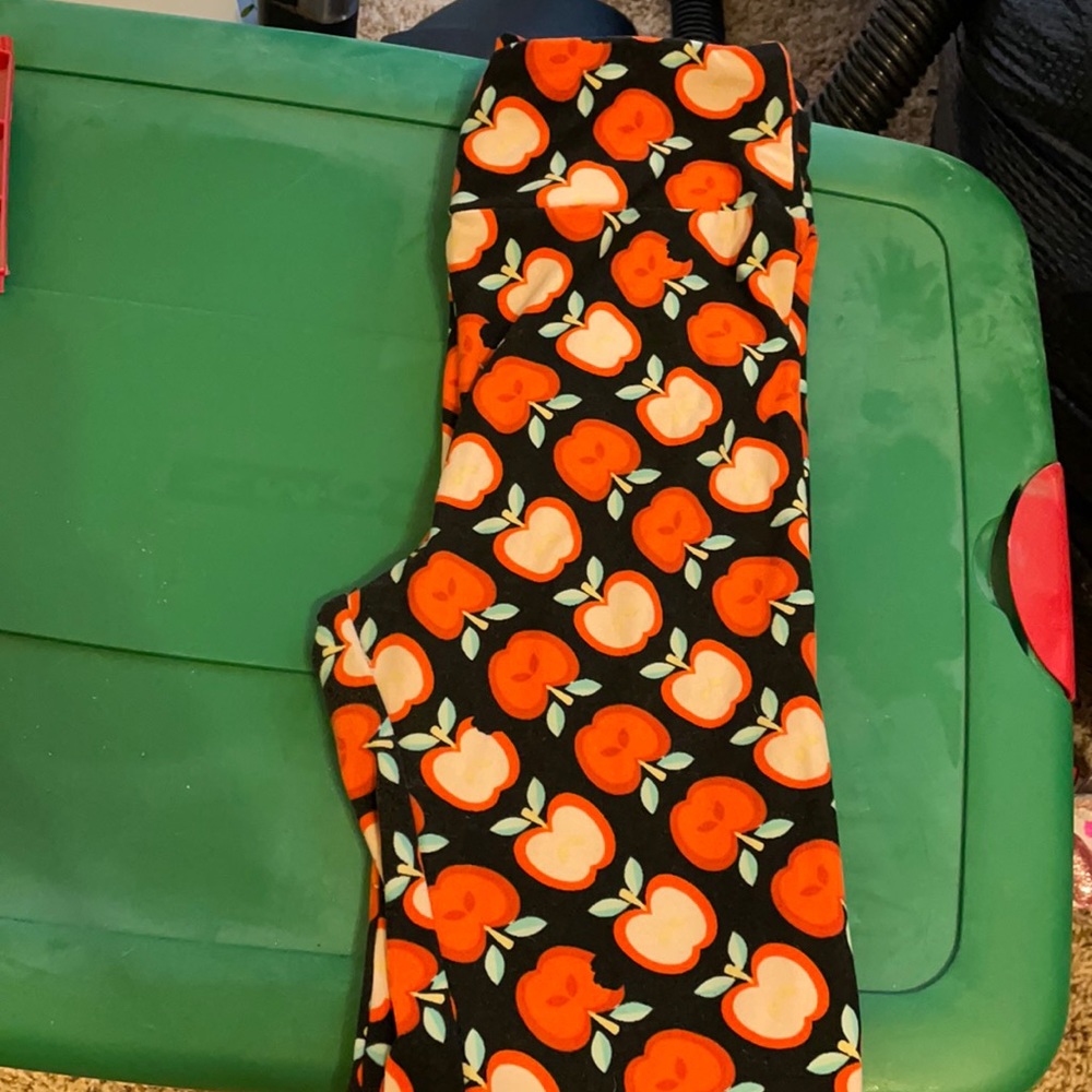 Apple leggings